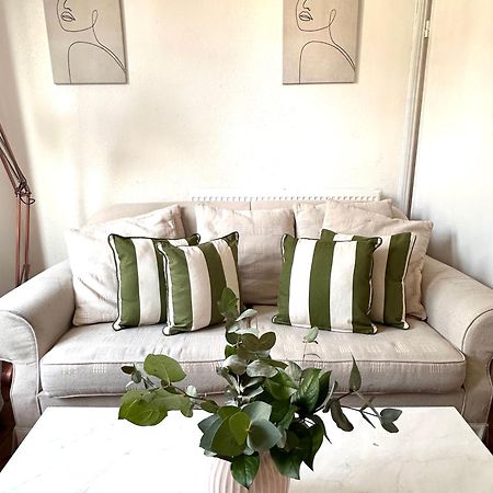 Charming, Renovated Residence In Willesden Green Лондон Екстериор снимка