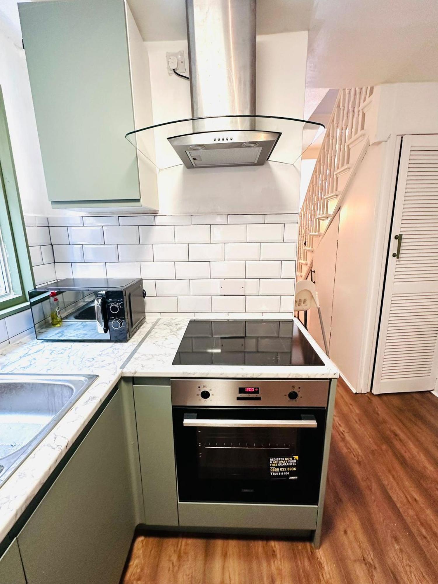 Charming, Renovated Residence In Willesden Green Лондон Екстериор снимка